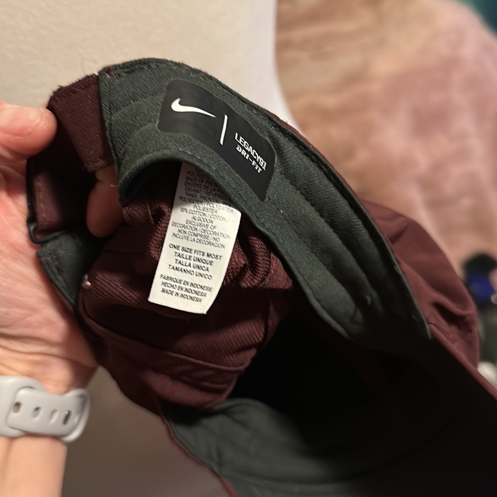 Nike legacy hat burgundy/maroon great condition - Picture 3 of 3